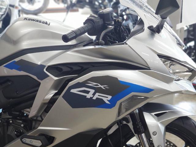 カワサキ Ninja ZX－4R SE ギャラクシーシルバー｜バイク