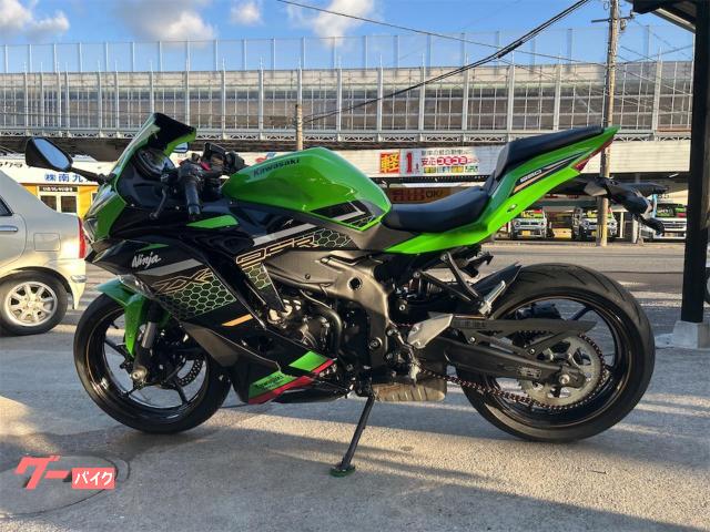 カワサキ Ninja ZX－25R SE 社外スクリーン FR
