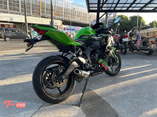 カワサキ Ninja ZX－25R SE 社外スクリーン FR