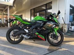 カワサキ　Ｎｉｎｊａ　ＺＸ−２５Ｒ　ＳＥ　社外スクリーン　ＦＲタイヤ新品