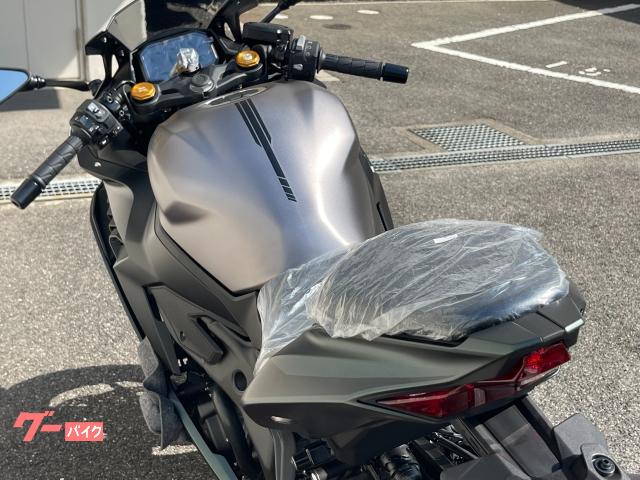 りあちゃん❤F100/5L❤グレー①ブラック②バイオレット②計5セット カワサキ Ninja ZX－25R SE 2026年モデル