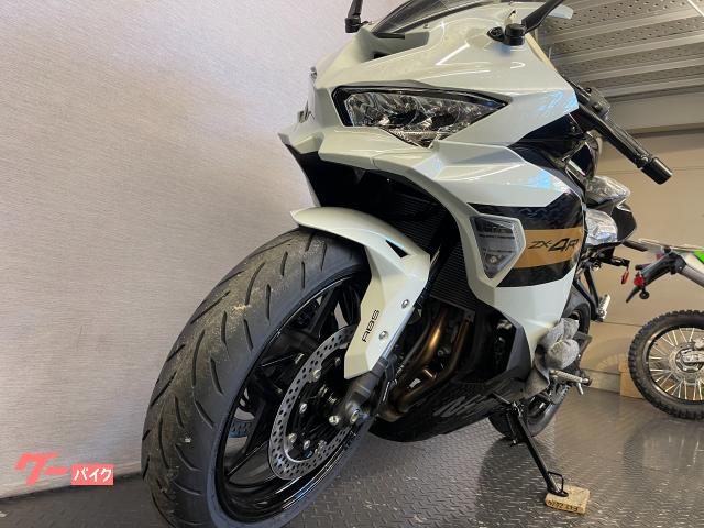 カワサキ Ninja ZX－4R SE 8BL－ZX400P パール