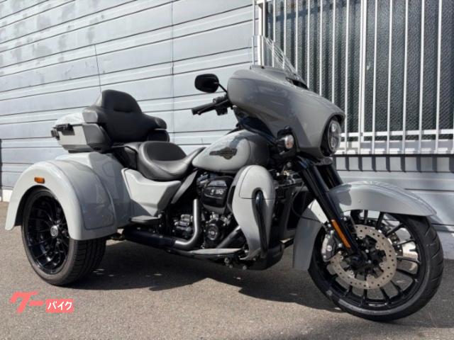 ＦＬＨＴＣＵＴＧ　トライグライドウルトラ　認定中古車　ブラックトリム　４スピーカー　カープレイ　ベント付きロワフェアリング　他