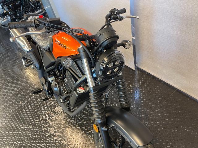 ホンダ CL250 現行モデル MC57 キャンディーエナジーオレンジ