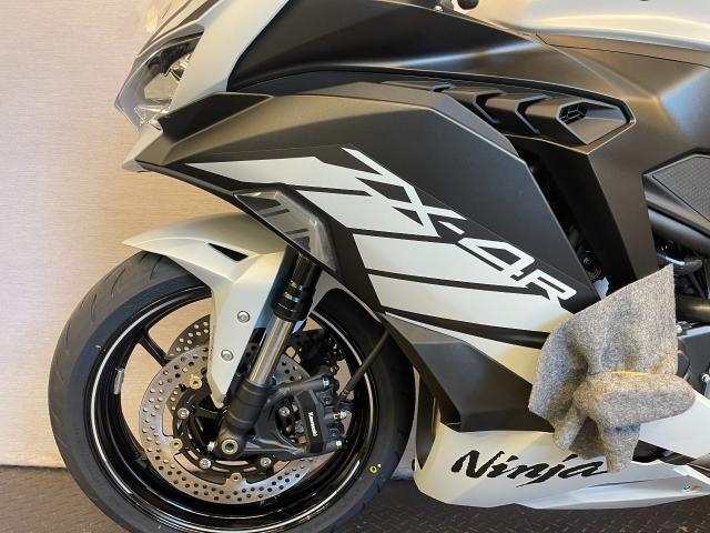 シマノ バイク シルバーメタリック カワサキ Ninja ZX－4R SE メタリックマットホワイ