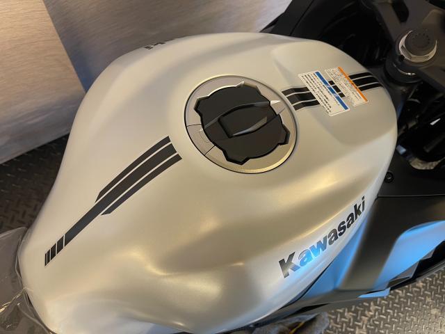 カワサキ Ninja ZX－4R SE メタリックマットホワイ