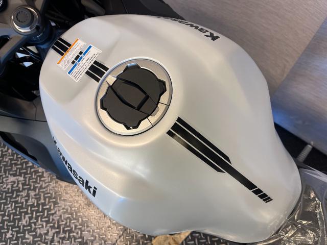 カワサキ Ninja ZX－4R SE メタリックマットホワイ