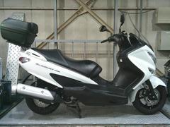 スズキ　バーグマン２００　ＥＴＣ・ＨＩ・ＬＯＷＬＥＤライト・ＬＥＤポジション球・リヤキャリア・４０ＬリヤＢＯＸ付