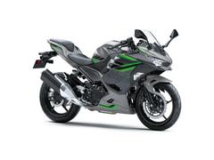 カワサキ　Ｎｉｎｊａ４００　２０２６年モデル　メタリックマットグラファイトグレーｘメタリックマグネティック