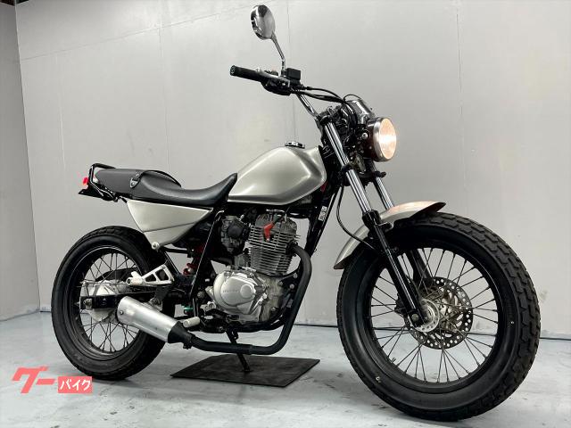 ＦＴＲ２２３　ＭＣ３４　２００３年モデル　スーパートラップマフラー　ハンドル　サイドカバー　テールカウル