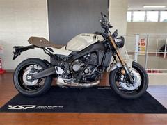 ヤマハ　ＸＳＲ９００　セラミックアイボリー　パイプエンジンガード　ＵＳＢ電源　ＥＴＣ装着車
