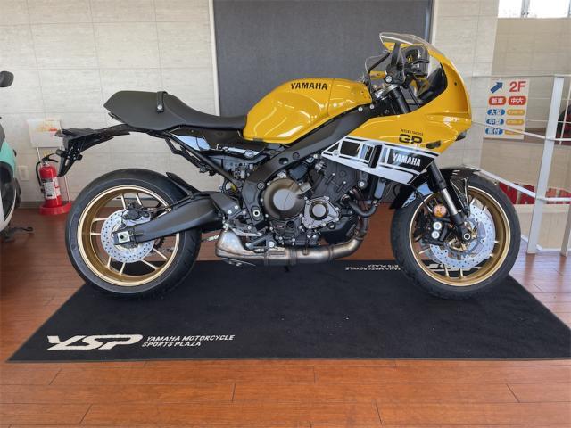 ヤマハ XSR900GP ライトレディッシュイエローソリッド1