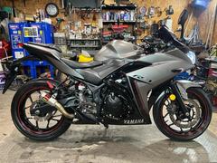 ヤマハ　ＹＺＦ−Ｒ３・アクラポビッチサイレンサー・バックステップ・エンジンスライダー・カスタムレバー・レバーガード・スモークスクリーン