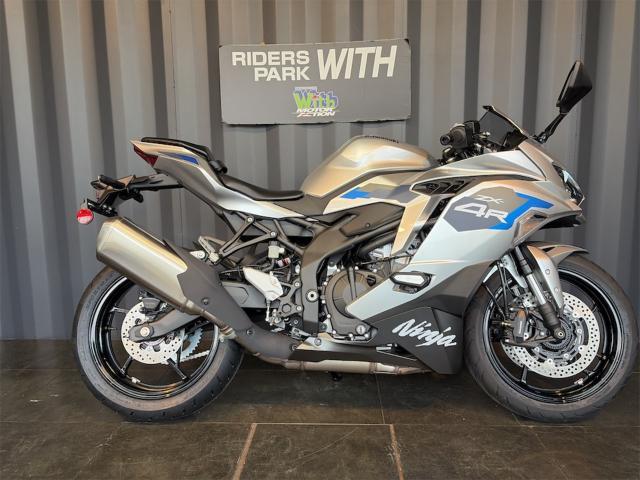 カワサキ Ninja ZX－4R SE クイックシフター ラムエア加圧