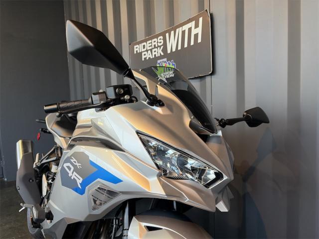 カワサキ Ninja ZX－4R SE クイックシフター ラムエア加圧