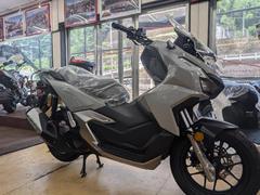 ホンダ　ＡＤＶ１６０　最新モデル　パールスモーキーグレー　スマートキー　ＥＳＰ＋エンジン　ＡＢＳ
