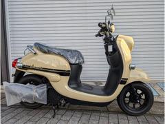 ヤマハ　ビーノ　最新モデル　ハーベストベージュ　水冷エンジン　日本製