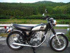 ヤマハ　ＳＲ４００　２０１６モデル　ＦＩ　マフラー　ハンドル　シート　リヤサス　ミラー　グリップ　ステンメッシュホース　ＵＳＢ電源