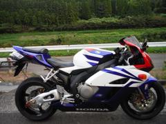 ホンダ　ＣＢＲ１０００ＲＲ　２００４モデル　ＴＳＲスリッポンマフラー　ＴＳＲクラッチリレーズ　スクリーン　グリップヒーター　　ミラー