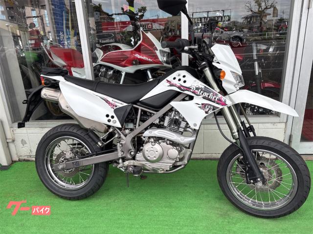Ｄトラッカー１２５　タイヤ前後新品