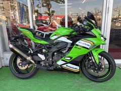 カワサキ　Ｎｉｎｊａ　ＺＸ−４ＲＲ　ＥＴＣ　ドラレコ　ＵＳＢ電源　アクラボビッチマフラー　スクリーン　アクスルスライダー　フレームスライダー