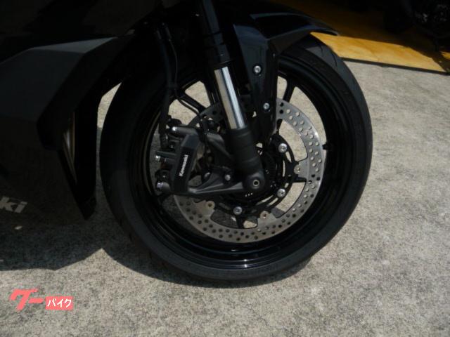 カワサキ Ｎｉｎｊａ　ＺＸ－２５Ｒ　並列４気筒エンジン４５ＰＳ　メタリックスパークブラックの画像（大分県