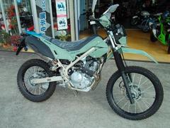カワサキ　ＫＬＸ２３０シェルパ　ミディアムスモーキーグリーン　２０２５年モデル　フレームカバー付き