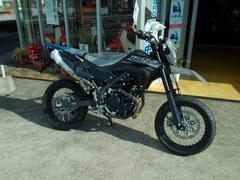 カワサキ　ＫＬＸ２３０ＳＭ　バトルグレー　×　エボニー　２０２６年モデル