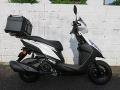 ヤマハ　ジョグ１２５　２５年モデル　リヤトランク　バイザー　ＬＥＤライト