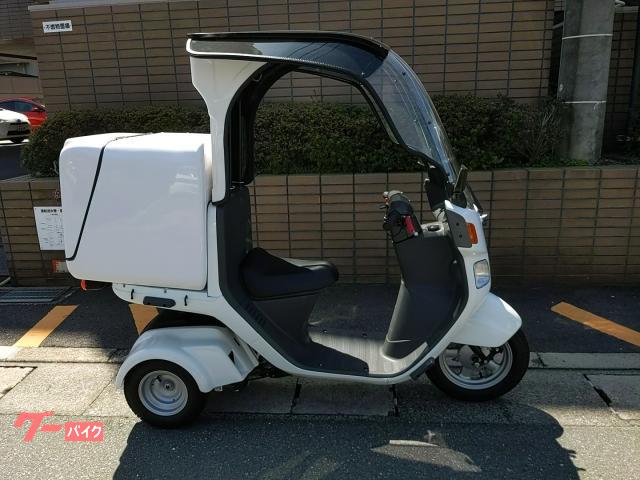 ジャイロキャノピー　　サイドバイザー　大型リアボックス　ミニカー登録ＯＫ　社外マフラー　グリップヒーター