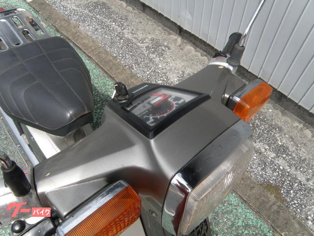 ホンダ スーパーカブ90カスタム 最終型 レッグシールド・後ろタイヤ ホンダ スーパーカブ90カスタム 最終型 レッグシールド・後ろタイヤ