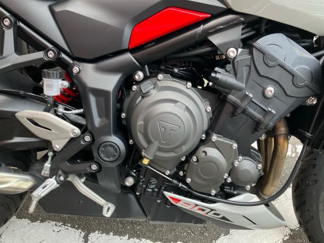 トライデント800