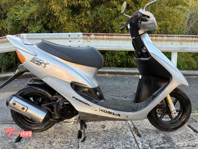 ライブＤｉｏ　ＺＸーリヤウイング付いるスポーツスクーターです。ノーマル車