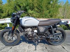 ＳＷＭ　ＯＵＴＬＡＷ　１２５ｃｃ．　慣らし運転中です。★シティからマウンテンロ−ド迄幅広く楽しめます！ファッション製抜群★