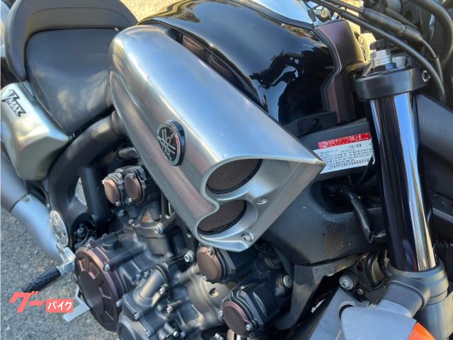 バイク用 VMAX1700 エアダクト 逆車純正金属製 シルバー バイク用 VMAX1700 エアダクト 逆車純正金属製 シルバー