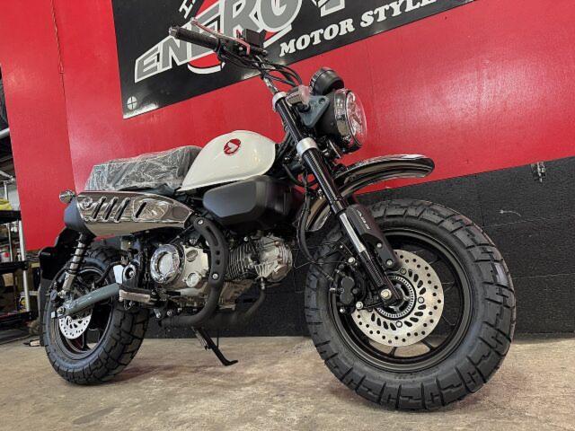【モンキー125】新車❗️ついに入荷❗️JB05型　HONDA製　シーンシルバーメタリック　若林自転車　膳所店　SALE中❗️ モンキー125/ホンダ 2025年モデル JB05型 ABS 前後ディスク