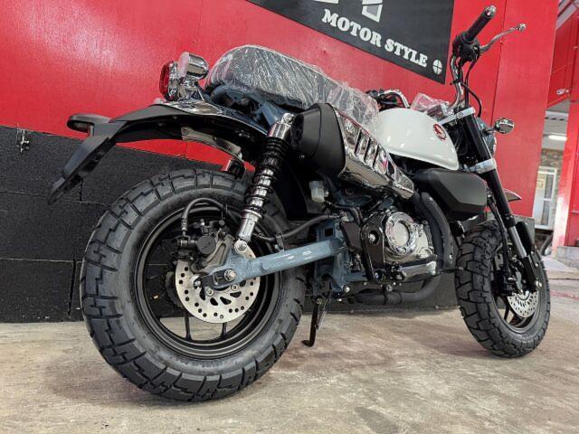 【モンキー125】新車❗️ついに入荷❗️JB05型　HONDA製　シーンシルバーメタリック　若林自転車　膳所店　SALE中❗️ モンキー125】モンキー125のカラーリングを一新して発売 | ホンダ