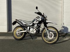 ヤマハ　セロー２５０　２０１８年モデル　パフォーマンスダンパー　ＰＩＡＡフォグランプ　ハンドガード　トレッキングモデル