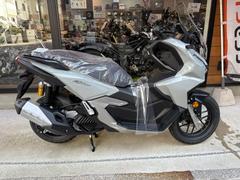 ホンダ　ＡＤＶ１６０　２０２５年モデル　パールスモーキーグレー　スマートキー仕様　ＡＢＳ仕様　ＬＥＤ仕様　前後ディスク