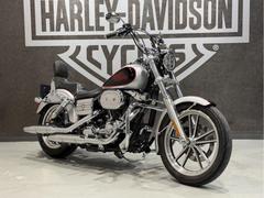 ＨＡＲＬＥＹ−ＤＡＶＩＤＳＯＮ　ＦＸＤＬ　ローライダー　２００９年モデル　ＬＥＤライト　サドルバッグ　カスタムシート＆シーシーバー　ＴＣ９６