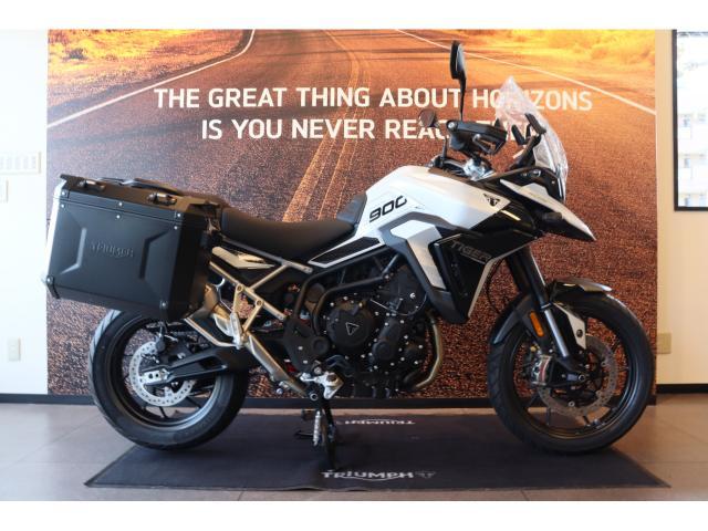 タイガー900GT PRO AKRAPOVICマフラー パニアケース付き