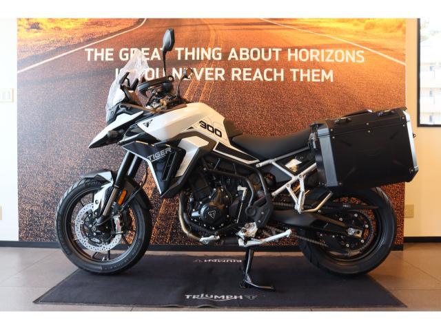 タイガー900GT PRO AKRAPOVICマフラー パニアケース付き