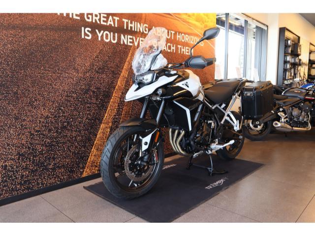タイガー900GT PRO AKRAPOVICマフラー パニアケース付き