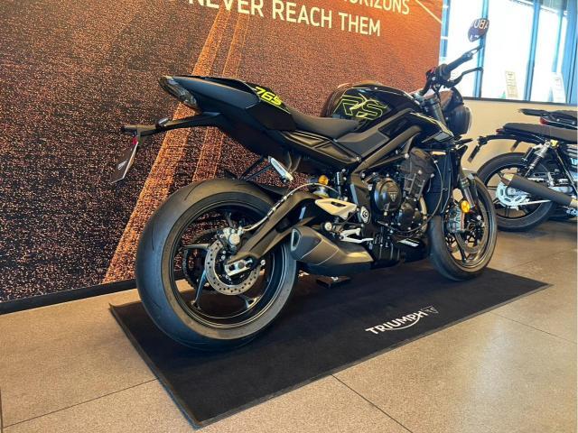 ストリートトリプル765RS
