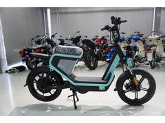 電動スクーター　電動スクーター　ＧＯＣＣＩＡ　ＧＥＶ６００電動バイク　ライトブルー＆ブラック　新車