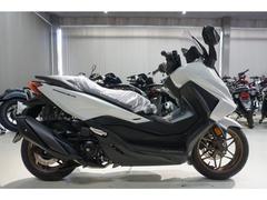 ホンダ　フォルツァ　２０２５ＮＥＷモデル　５インチ液晶モニター　純正スポーツグリップヒーター＆ＥＴＣ１．０付　パールホワイト　新車