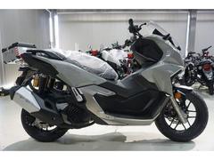 ホンダ　ＡＤＶ１６０　２０２５ＮＥＷモデル　グリップヒーター付　４バルブエンジン　スマートキー仕様　パールスモーキーグレー　新車