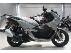 ホンダ　ＡＤＶ１６０　２０２５ＮＥＷモデル　グリップヒーター付　４バルブエンジン　スマートキー仕様　パールスモーキーグレー　新車