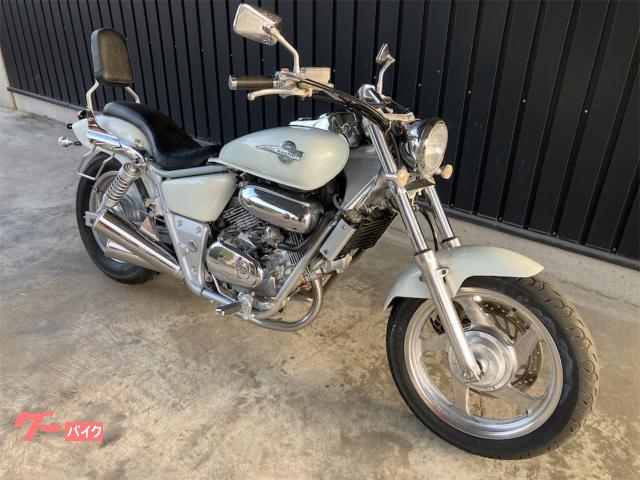 V−TWIN MAGNA MC29 キャブレター車 ホワイト