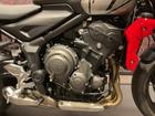トライデント660 ワンオーナー シルバーアイス